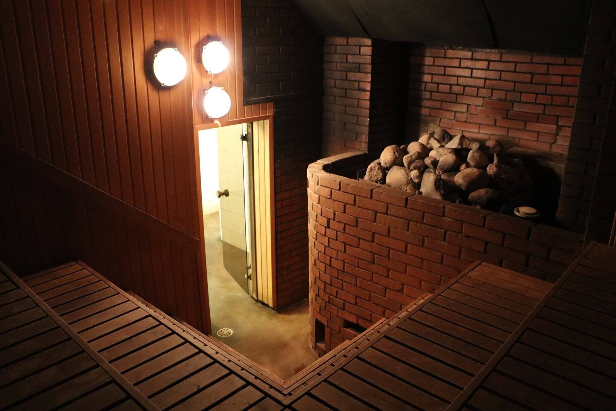 Isokenkäisten Klubi - 1